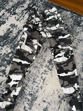 Madden Girl Camo pants - Black & Gray